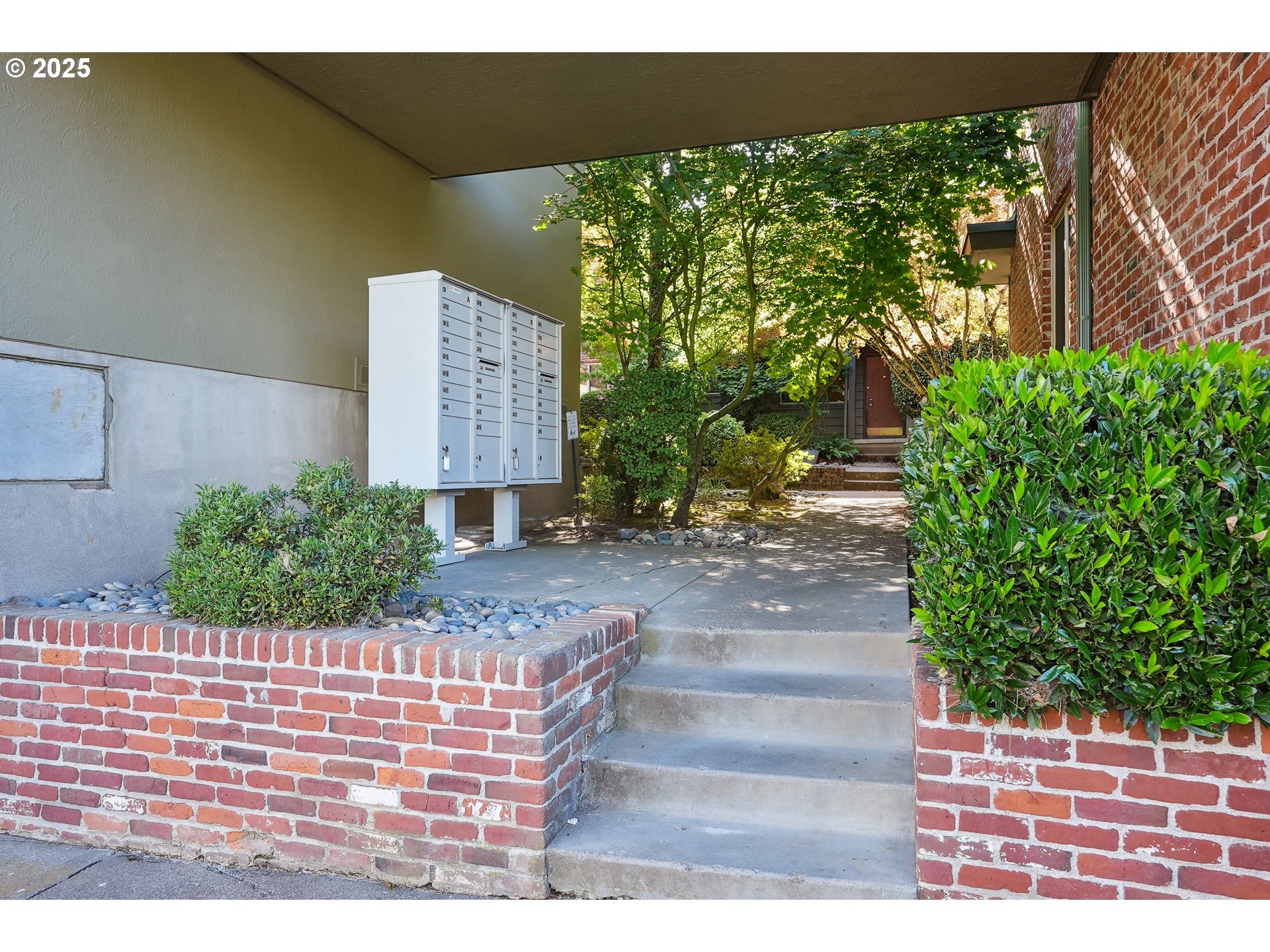 Property Photo: 908 SW Gaines St 31 OR 97239