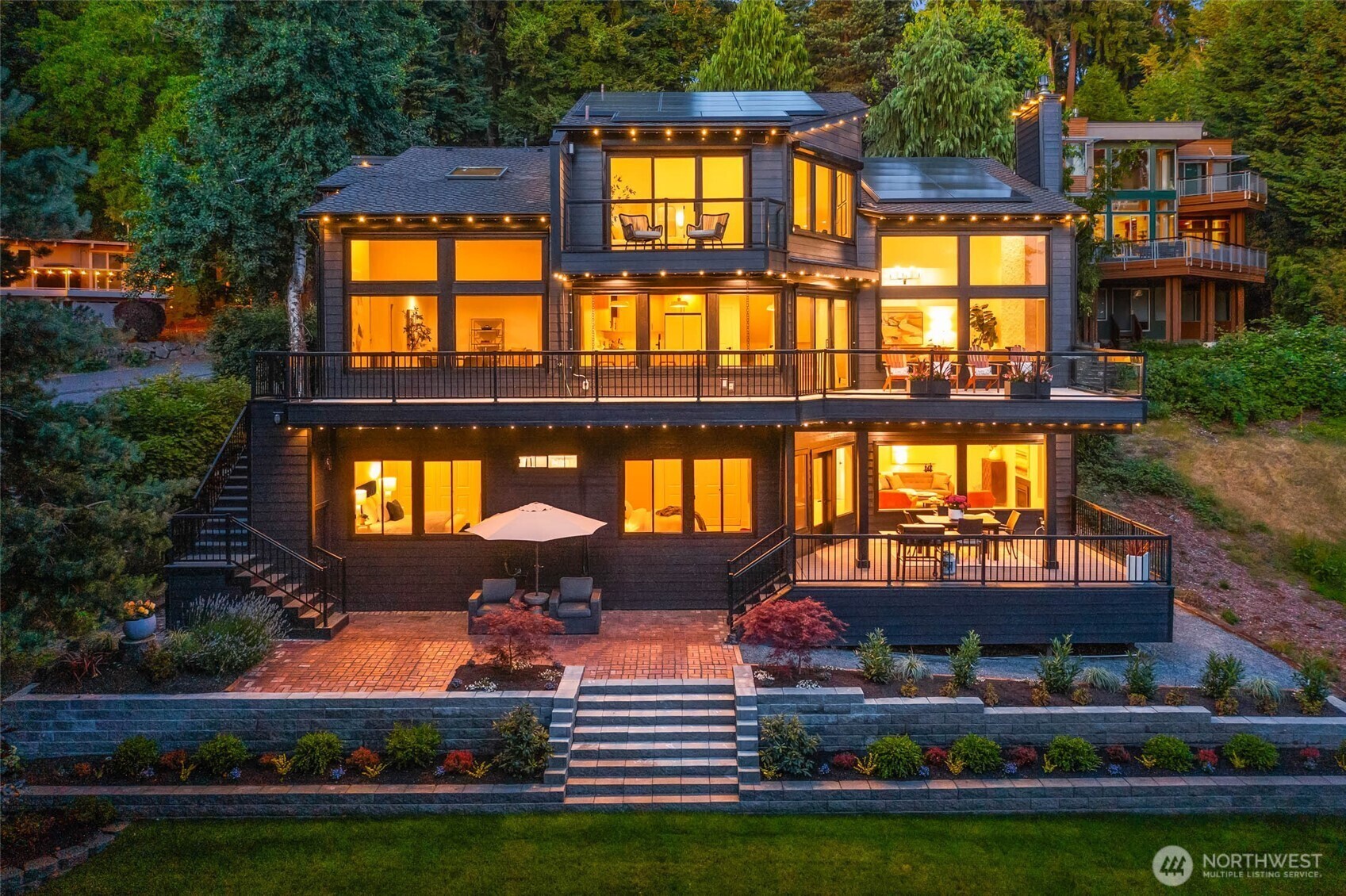 Property Photo:  11637  72nd Place NE  WA 98034 