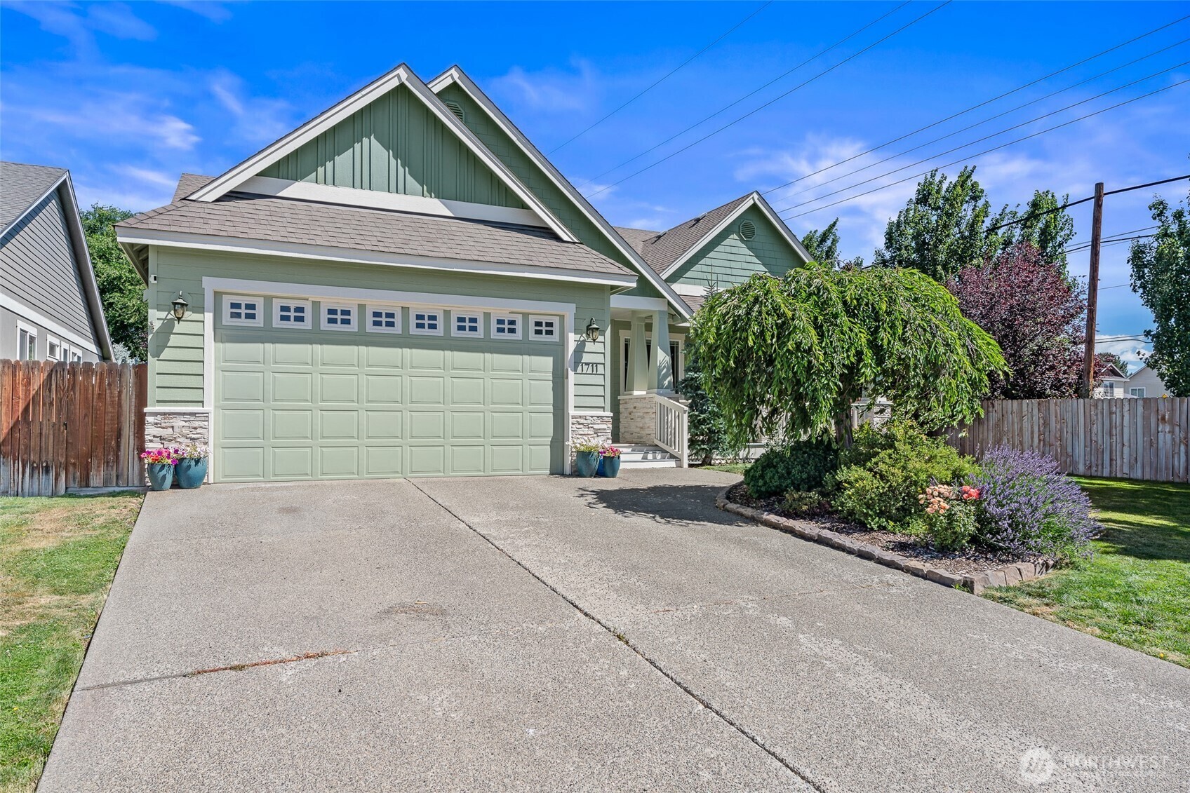 Property Photo: 1711 E Ashford Way WA 98926