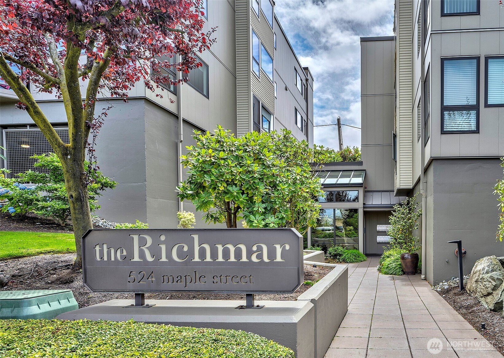 Property Photo: 524 Maple Street 105 WA 98020