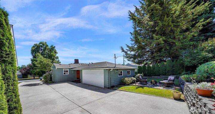 Property Photo: 532 Colby Avenue WA 98201