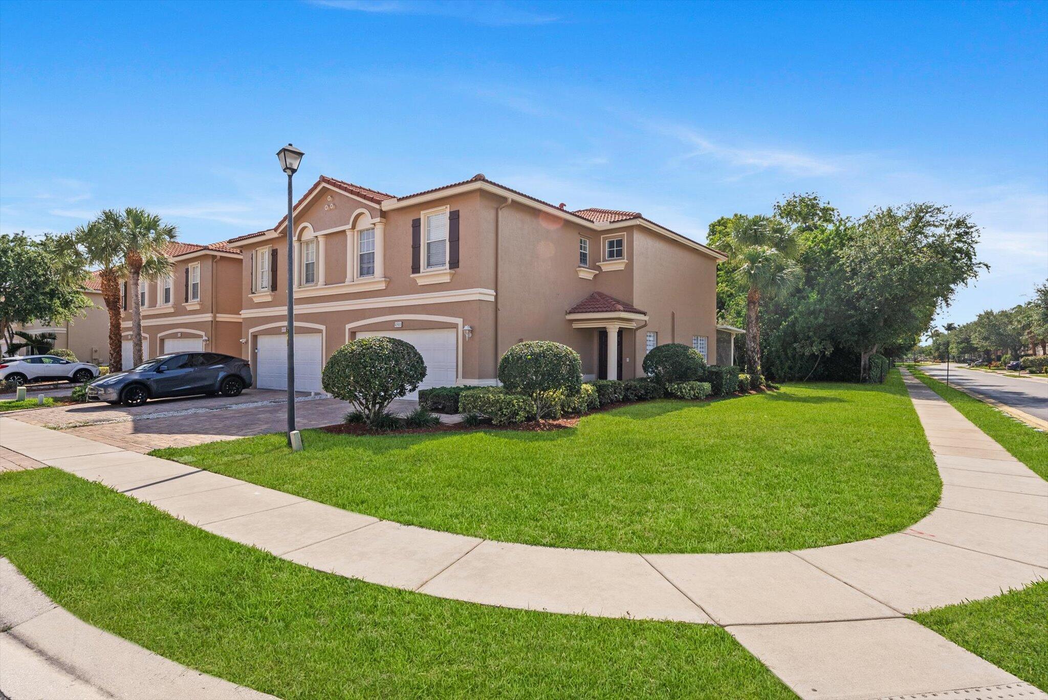 Property Photo: 4501 Cohune Palm Court FL 33463