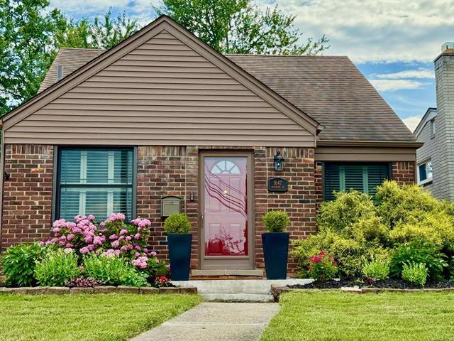 1647 Stanhope Street  Grosse Pointe Woods MI 48236 photo