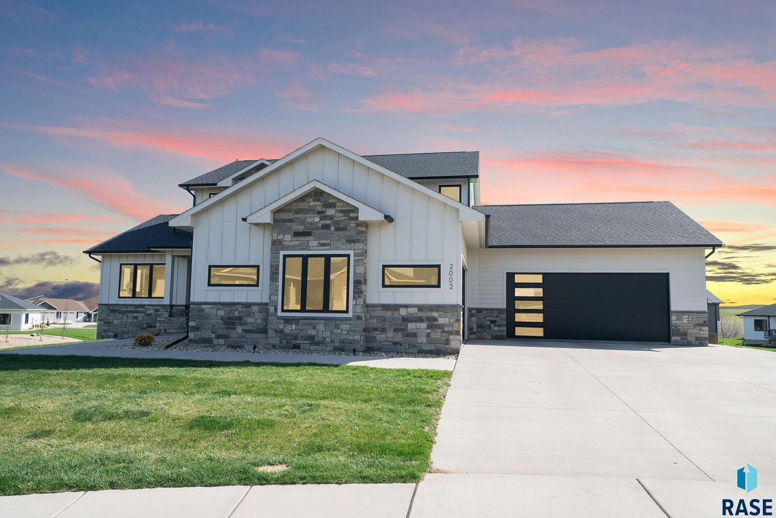 Property Photo:  2002 S Meadowview Cir  SD 57110 