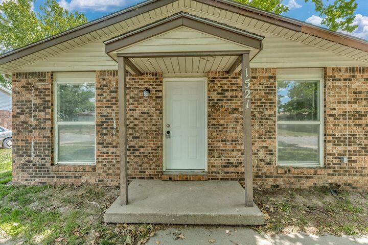 Property Photo: 1521 E Del Mar St KS 67216