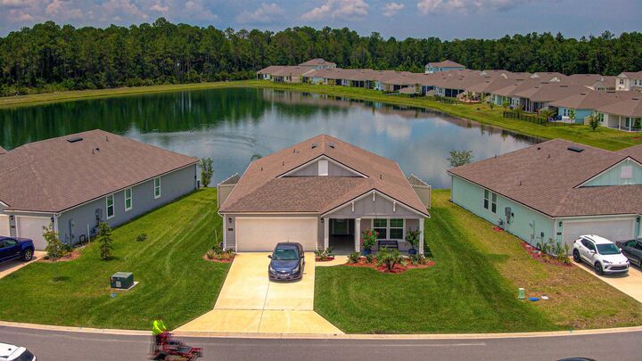 Property Photo: 721 Narvarez Ave FL 32084