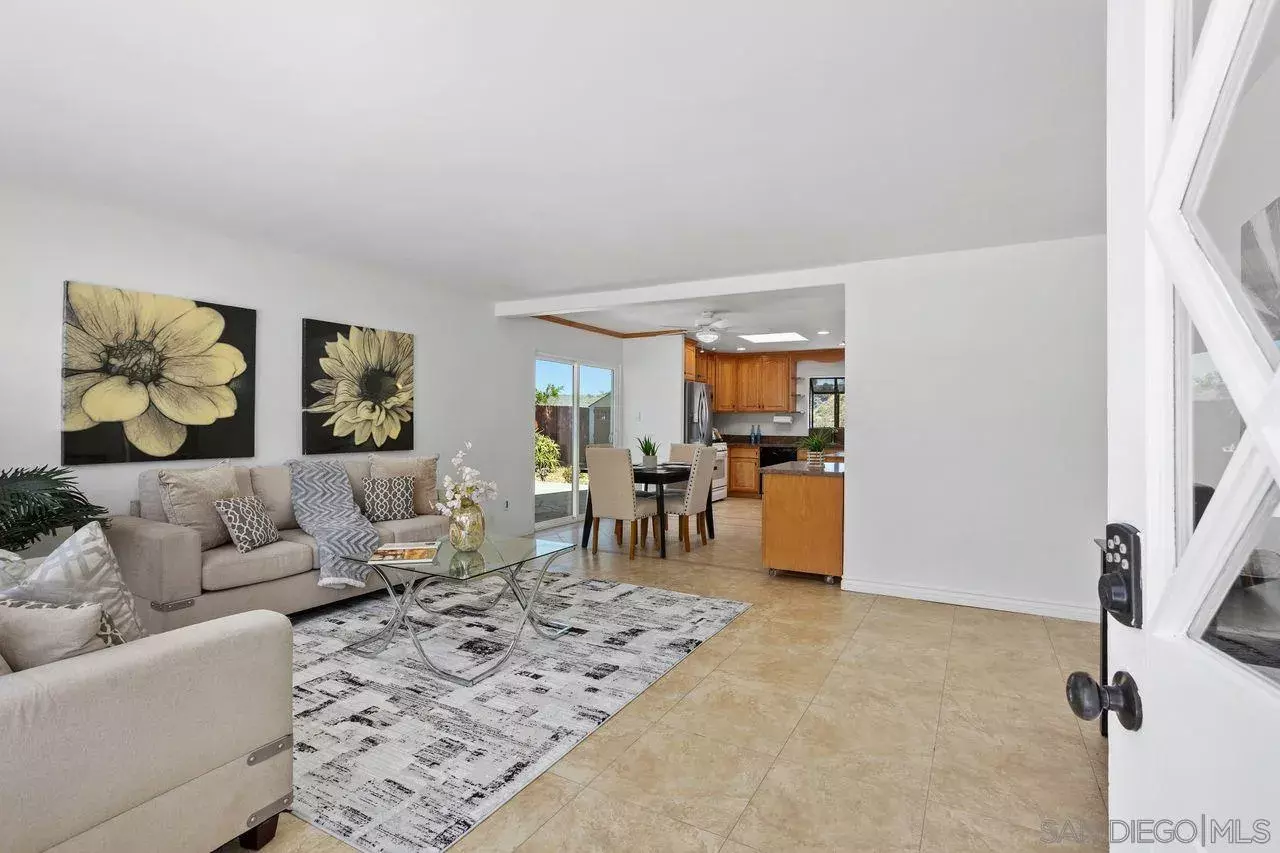 2709 Lancelot Dr  Oceanside CA 92054 photo