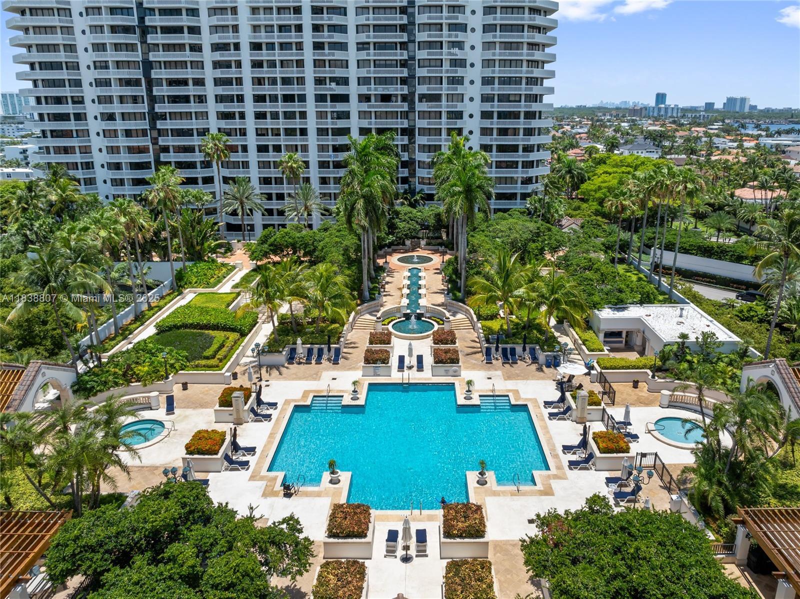 Property Photo: 2000 Island Blvd 2409 FL 33160