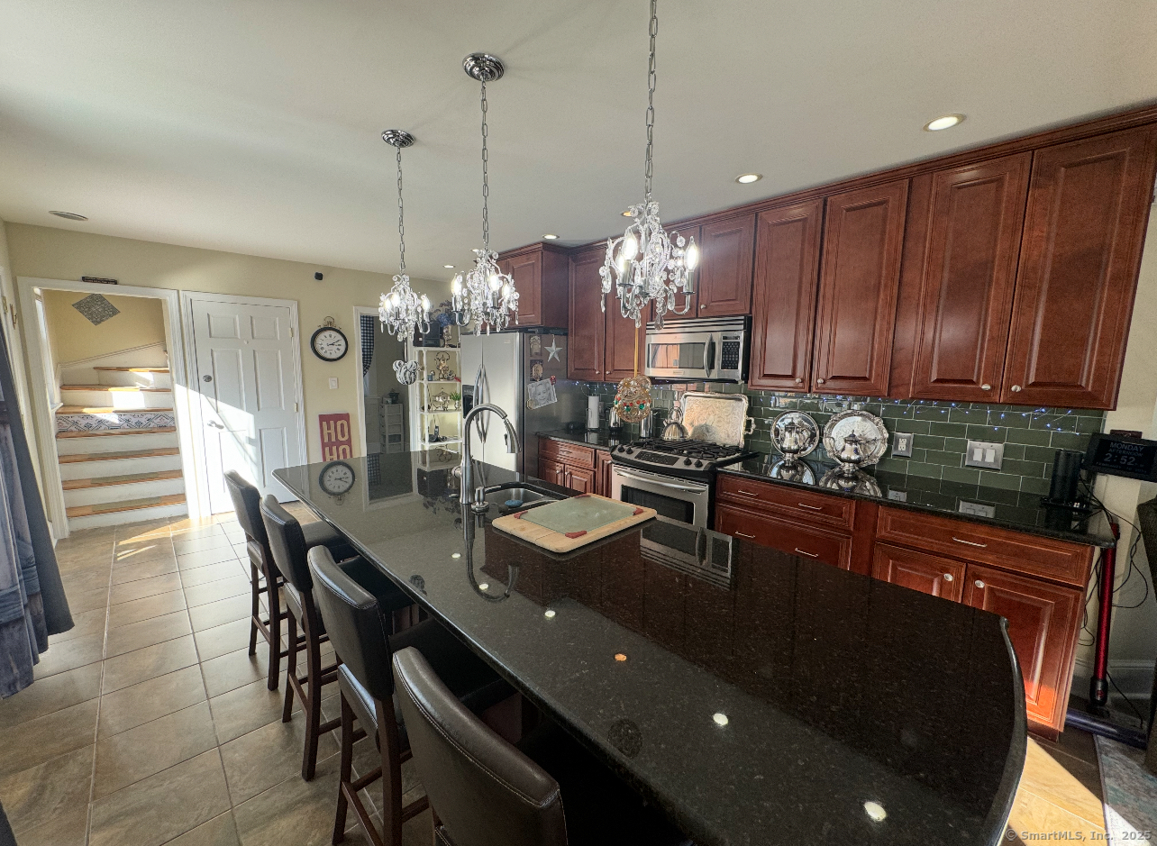 Property Photo:  367 Lincoln Street  CT 06052 