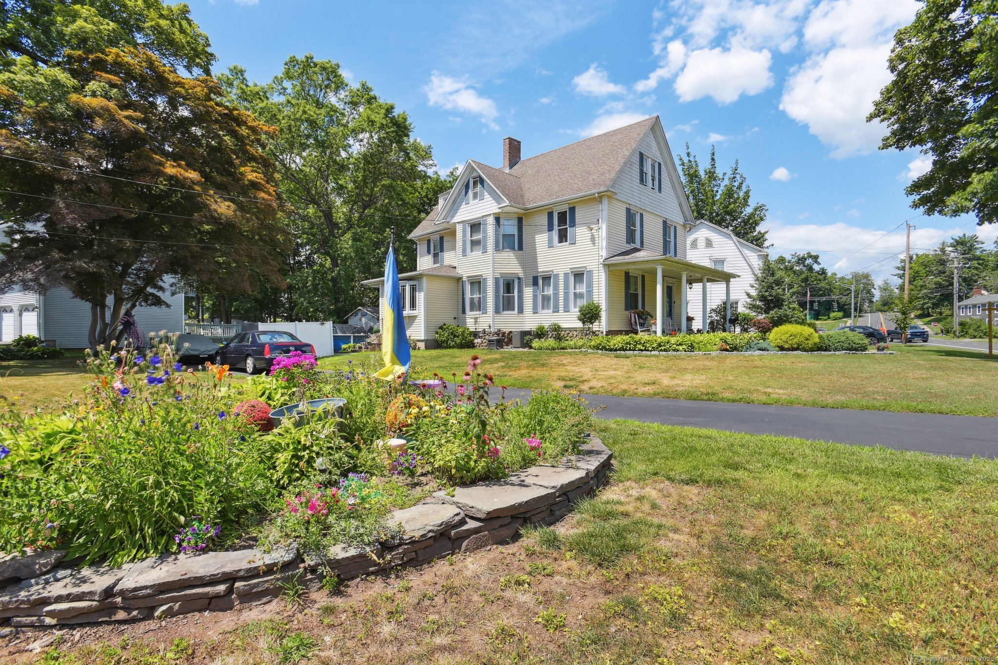 Property Photo: 367 Lincoln Street CT 06052