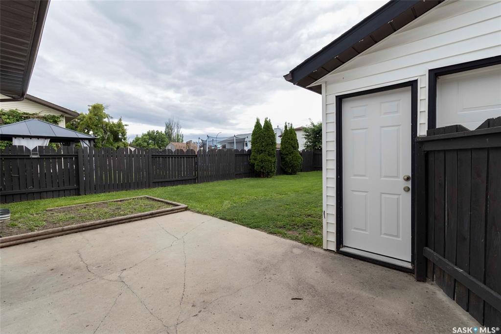Property Photo: 118 Stacey Crescent SK S7L 7A5