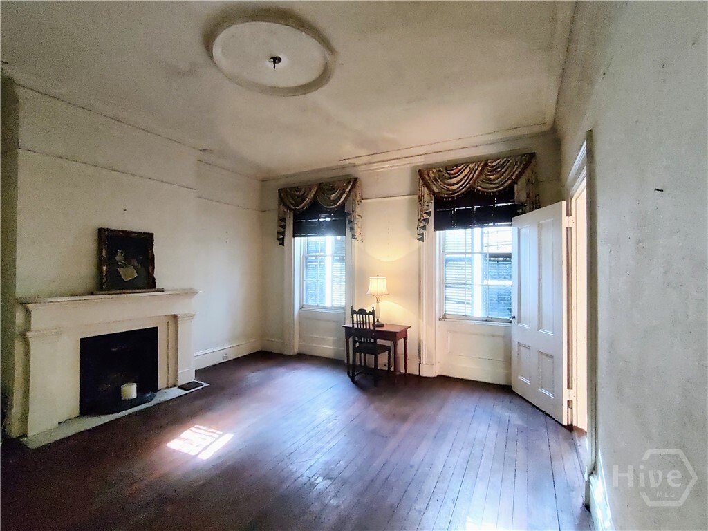 Property Photo:  20 W Hull Street  GA 31401 