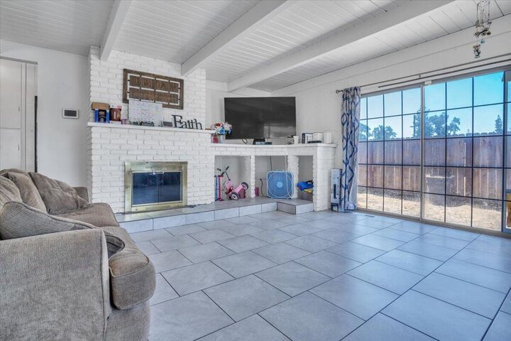 Property Photo:  212 S Lovers Lane  CA 93292 