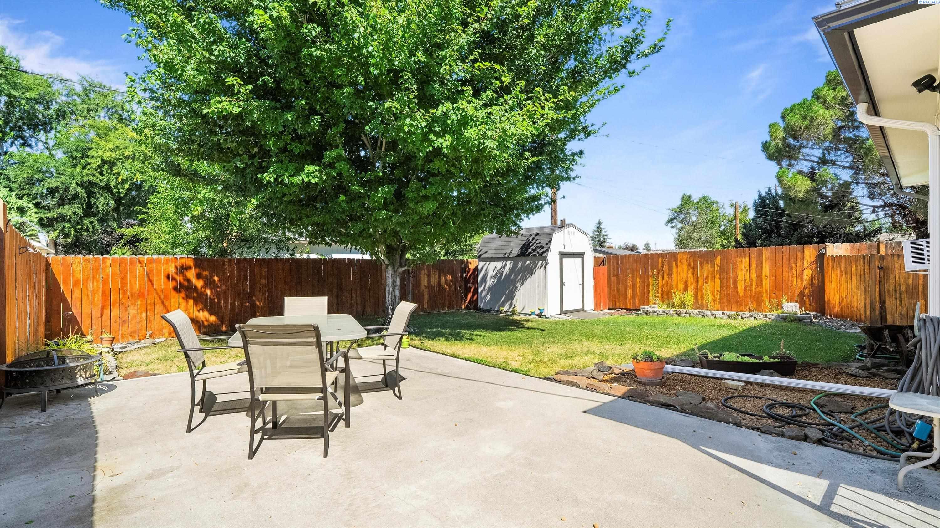 Property Photo: 903 Willard Ave WA 99352