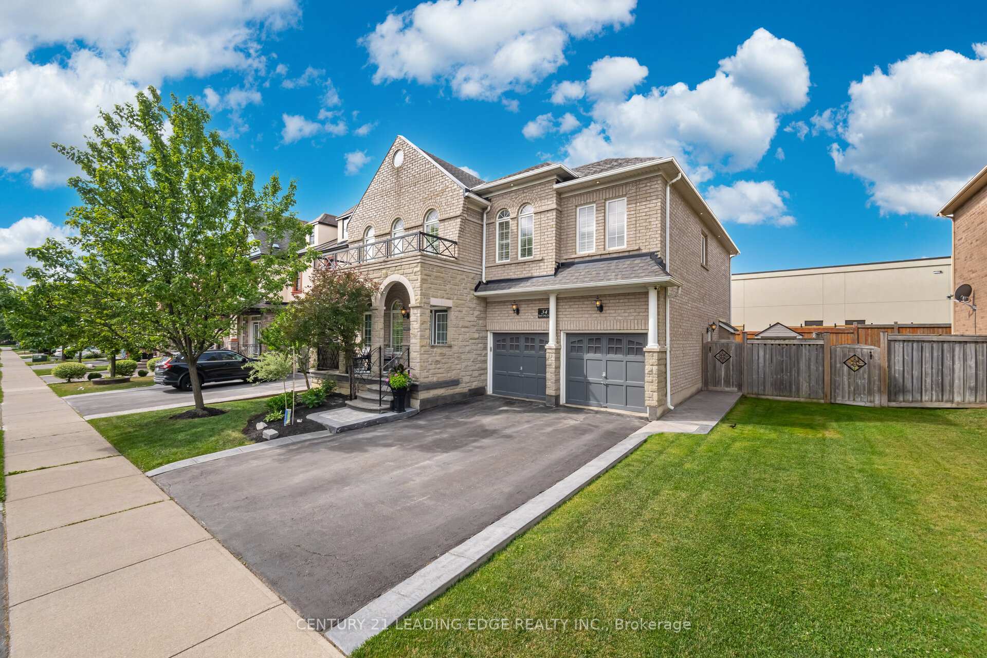 34 Royal Links Circle  Brampton ON L6P 2Z9 photo