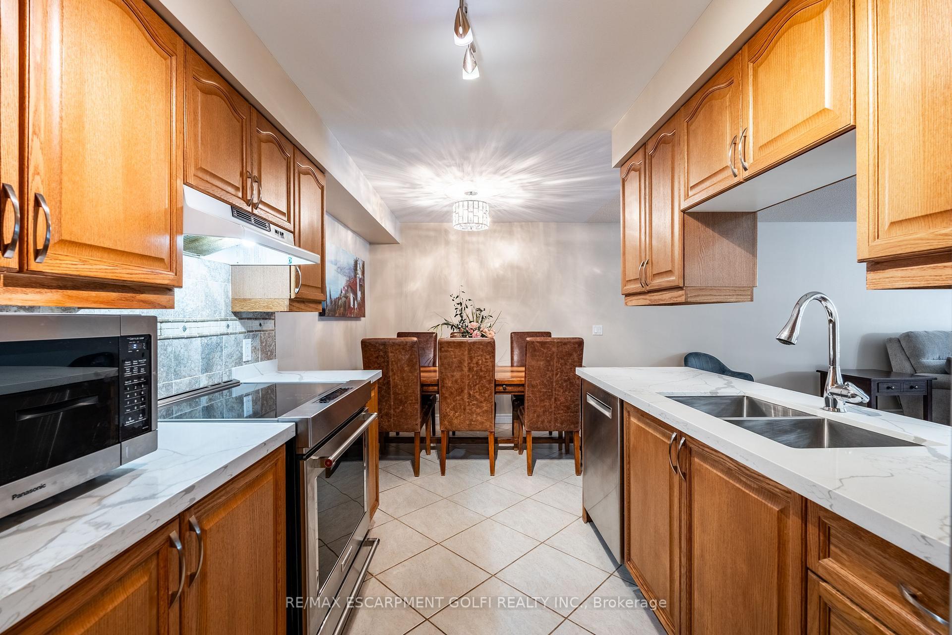 Property Photo: 990 Golf Links Road 106 ON L9K 1J8