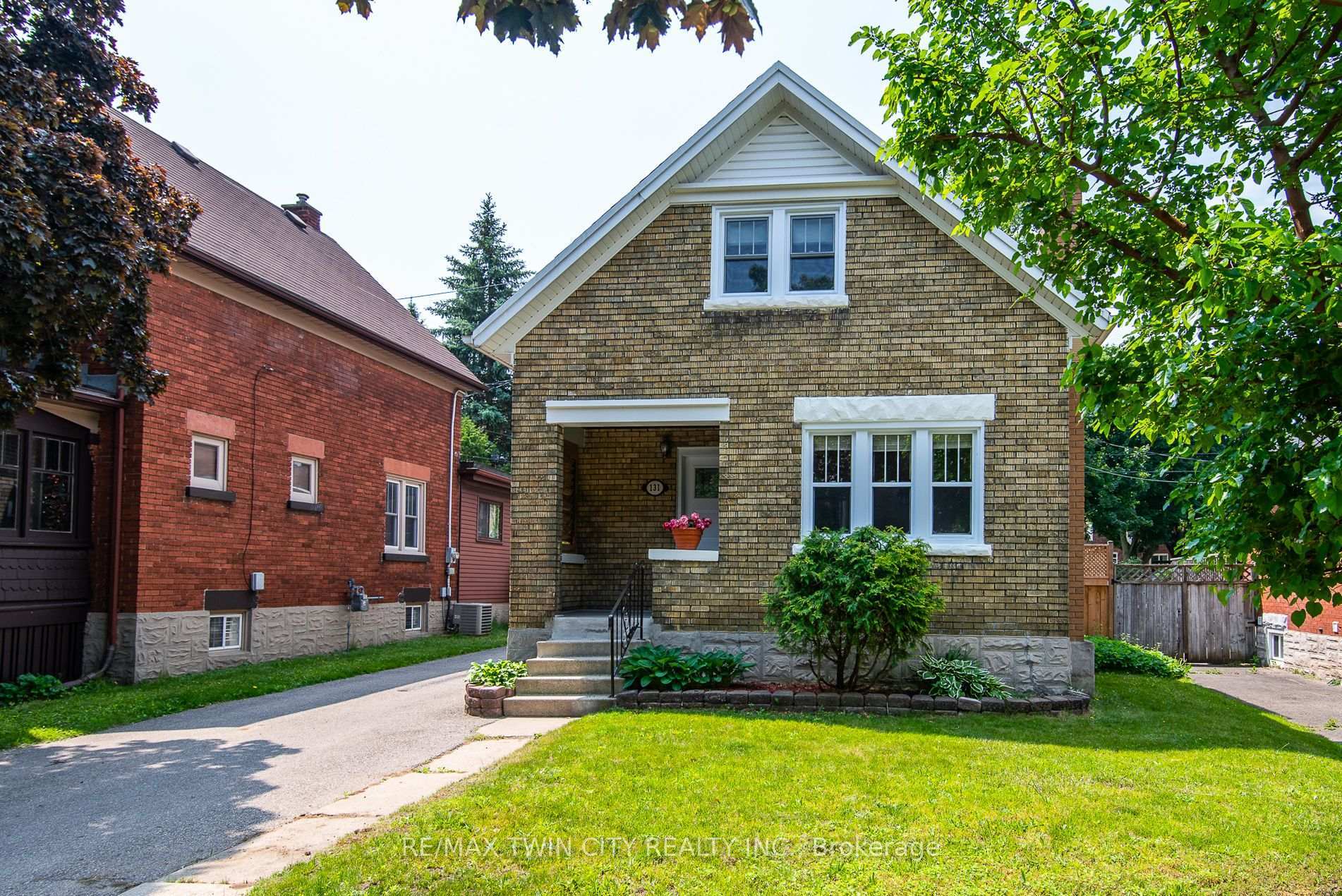 Property Photo: 131 Homewood Avenue ON N2M 1X1
