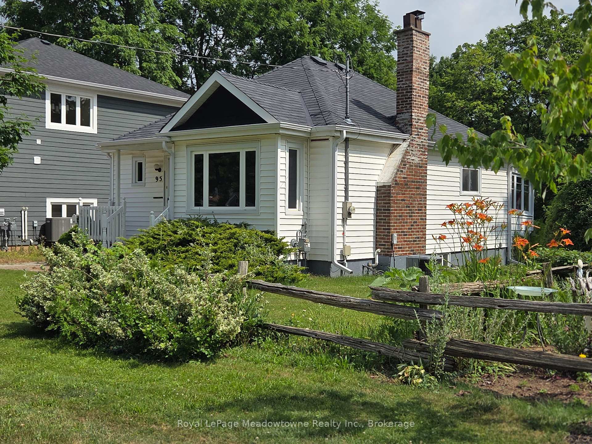 Photo de la propriété: 95 Poplar Avenue ON L7J 2E3