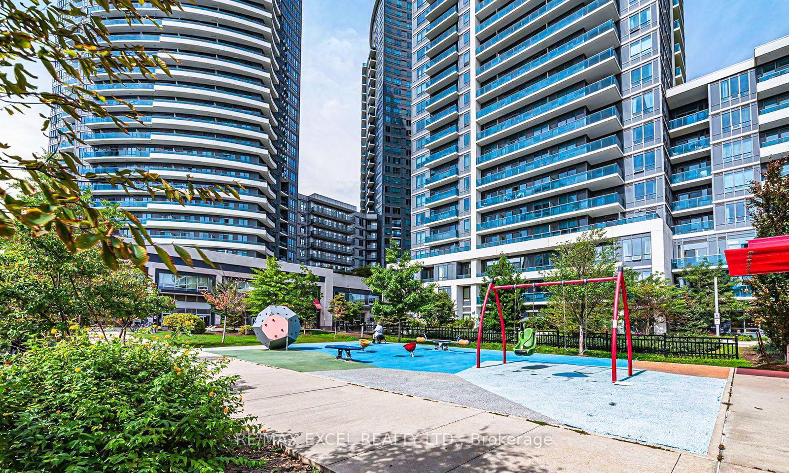 Property Photo: 7165 Yonge Street 2006 ON L3T 0C9