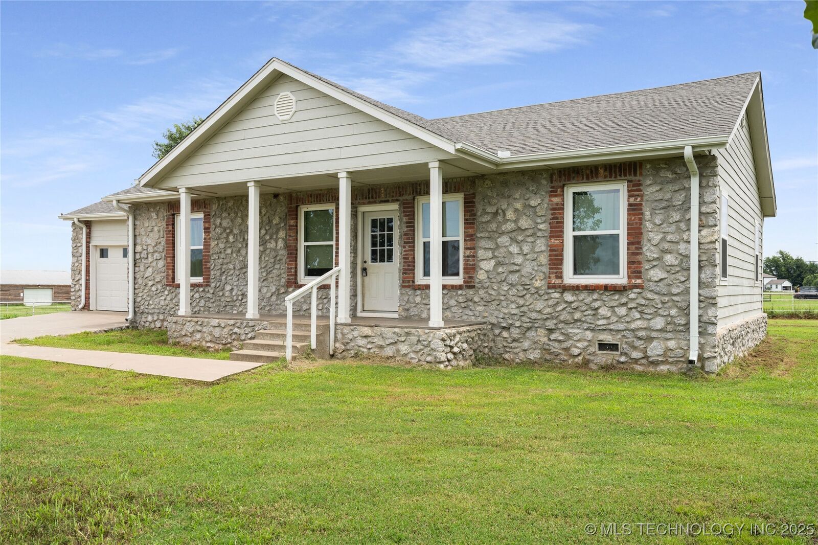 Property Photo:  1720 S Chickasaw Avenue  OK 74436