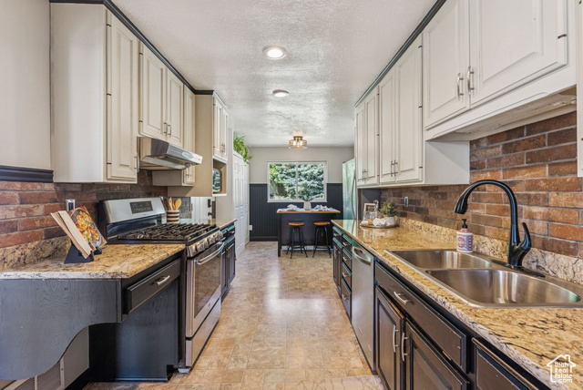 Property Photo: 2353 E Logan Cir UT 84108