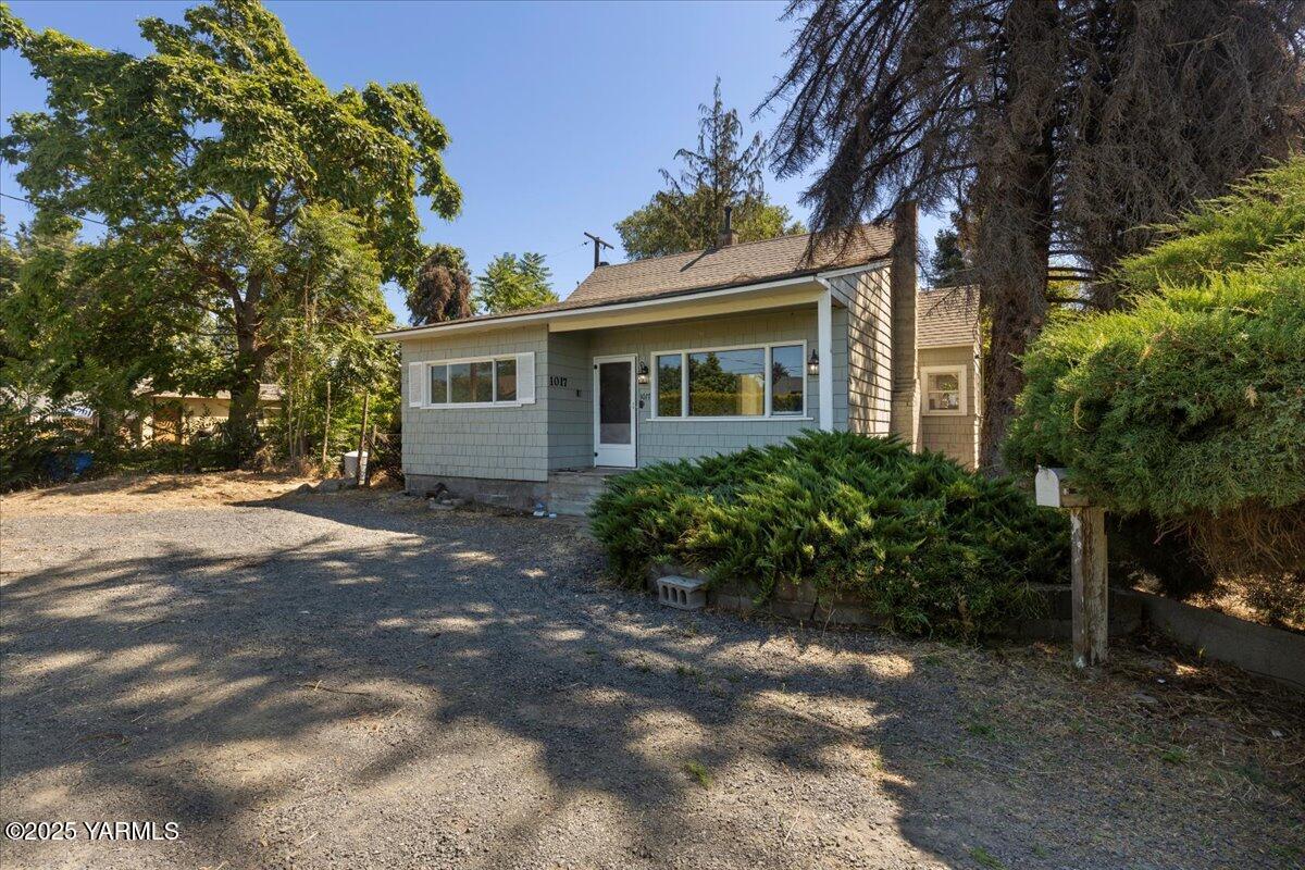 1017 W Viola Ave  Yakima WA 98902 photo