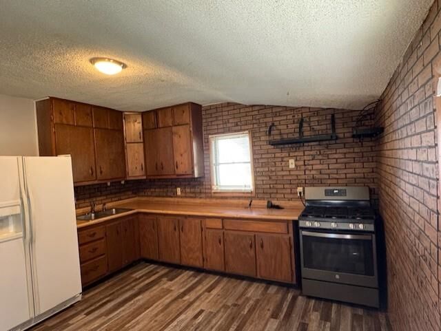 Property Photo:  408 N Hickory  SD 57315 