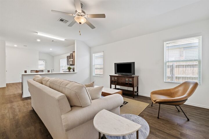 Property Photo: 516 Circle Way TX 76537