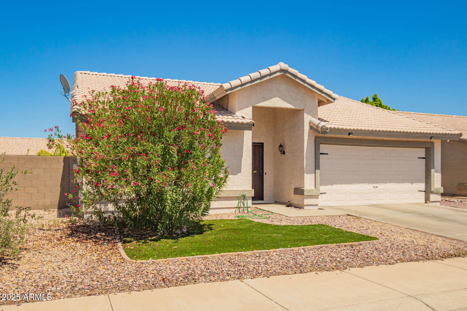 Property Photo:  1203 S Anvil Place  AZ 85286 