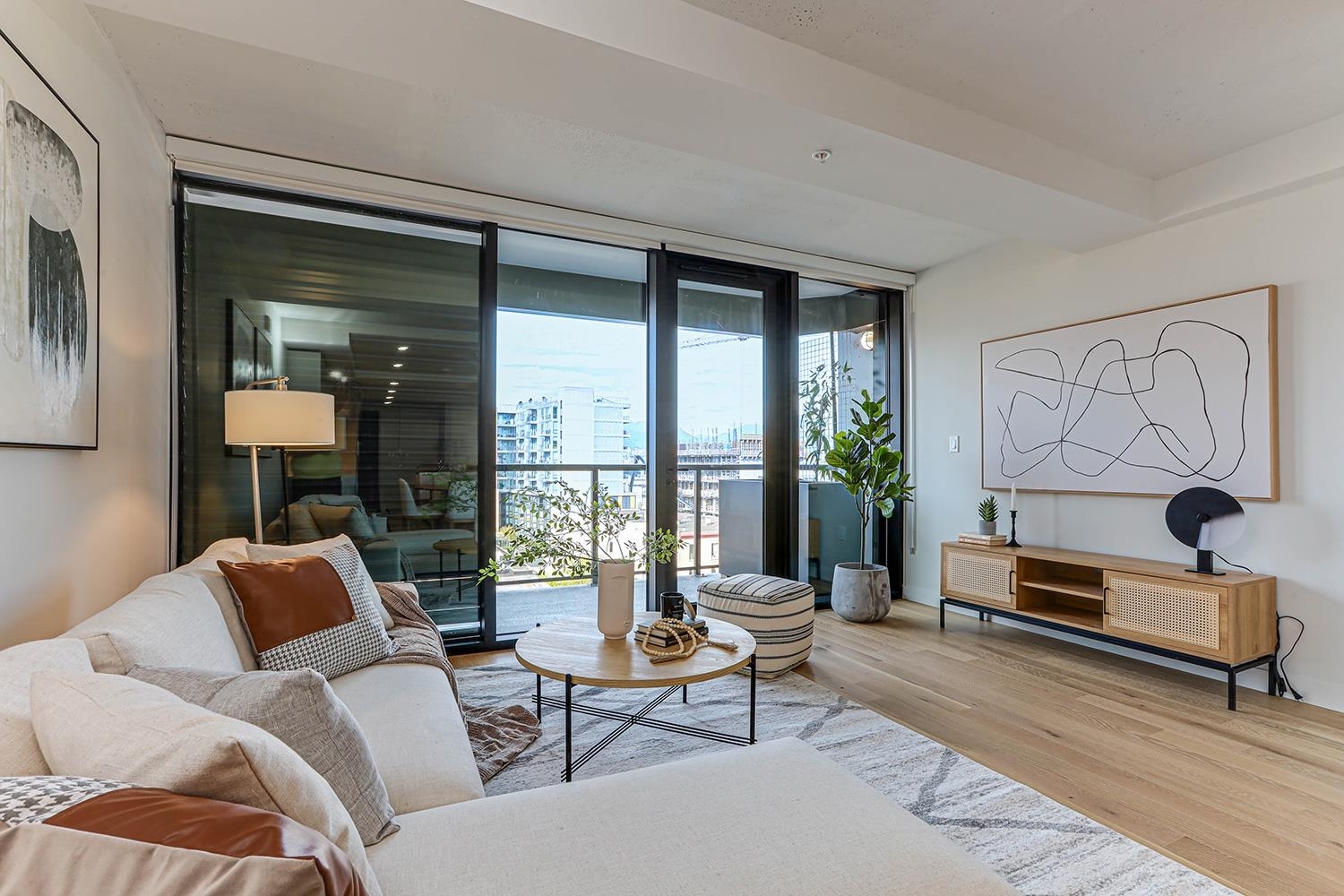 Property Photo: 239 Keefer Street 903 BC V6A 1X6