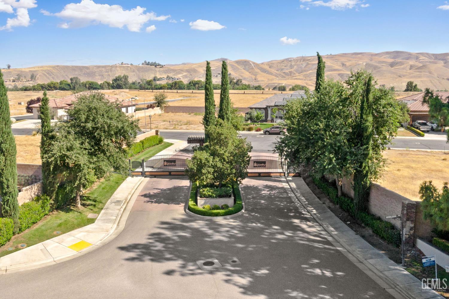 Property Photo: 12101 Wildhorse Avenue CA 93306
