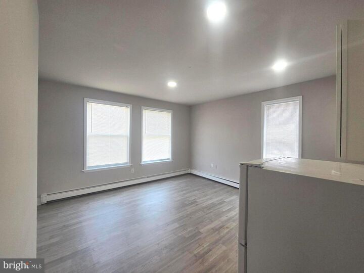 Property Photo:  820 Wynnewood Road 2  PA 19151 