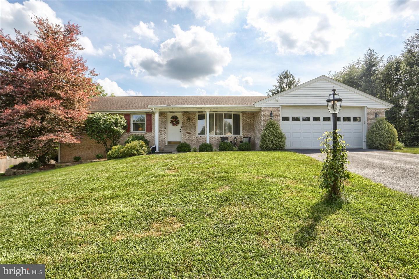1009 Copper Creek Drive  Mechanicsburg PA 17050 photo