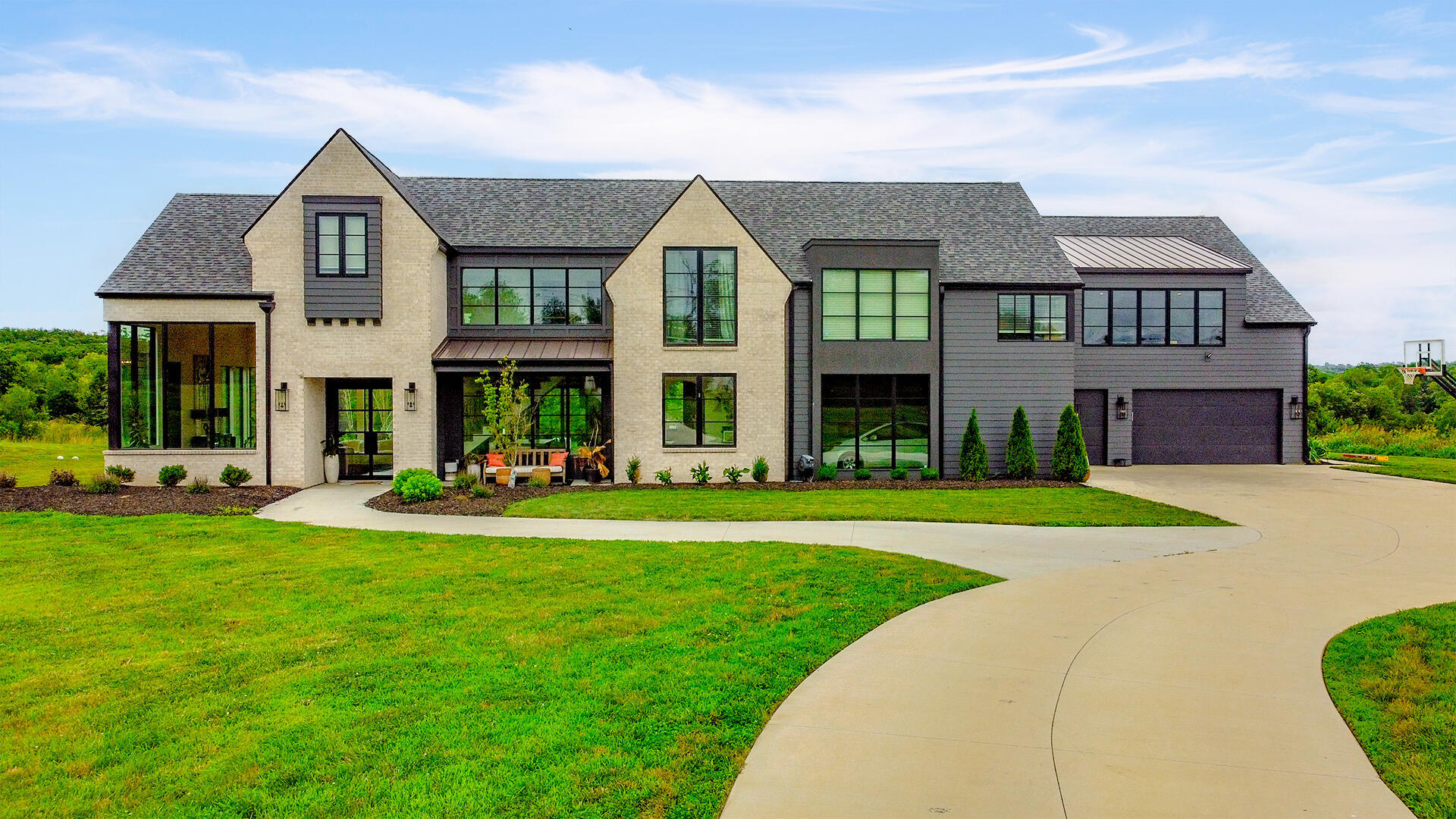 Property Photo: 6030 N Locust Grove Church Rd MO 65202