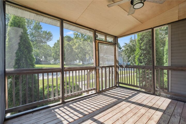 Property Photo:  642 Clinton Avenue  IA 52301 