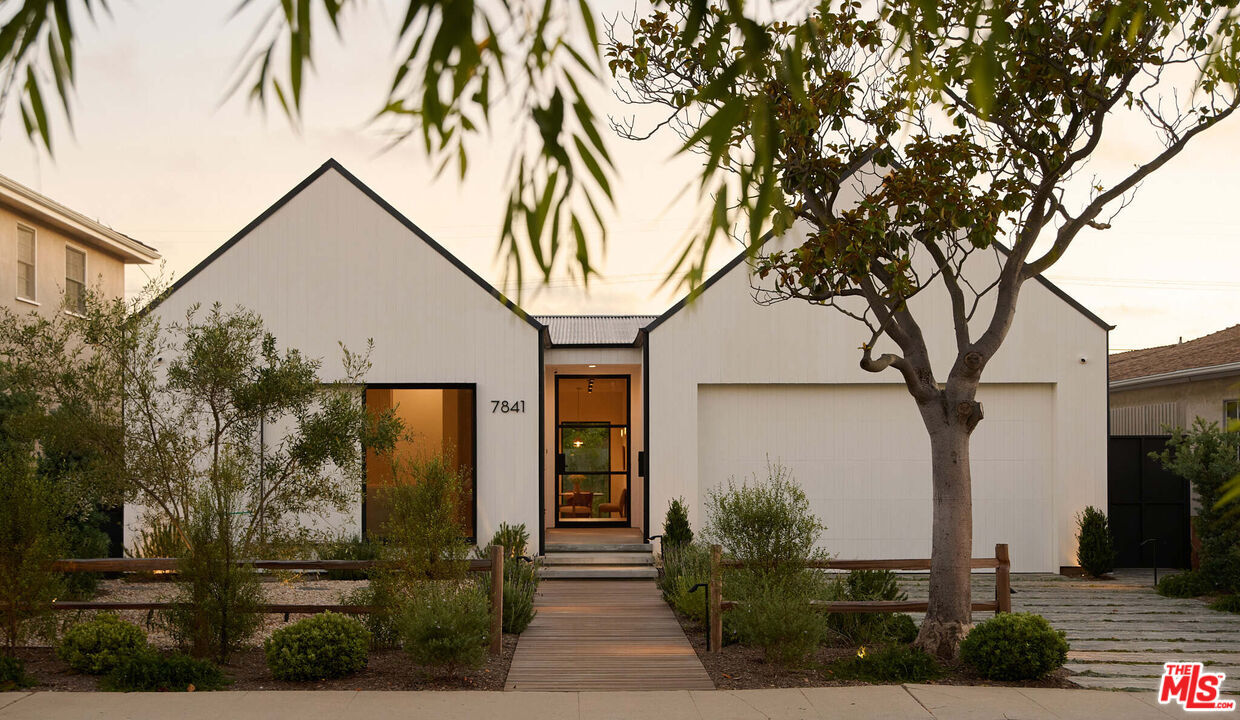 7841 Stewart Ave  Los Angeles CA 90045 photo