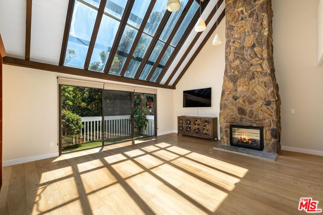 Property Photo:  33 Reef St  CA 90292 