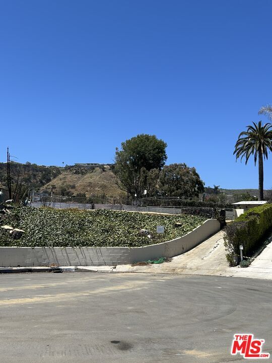 Property Photo: 16909 Scenic Pl CA 90272