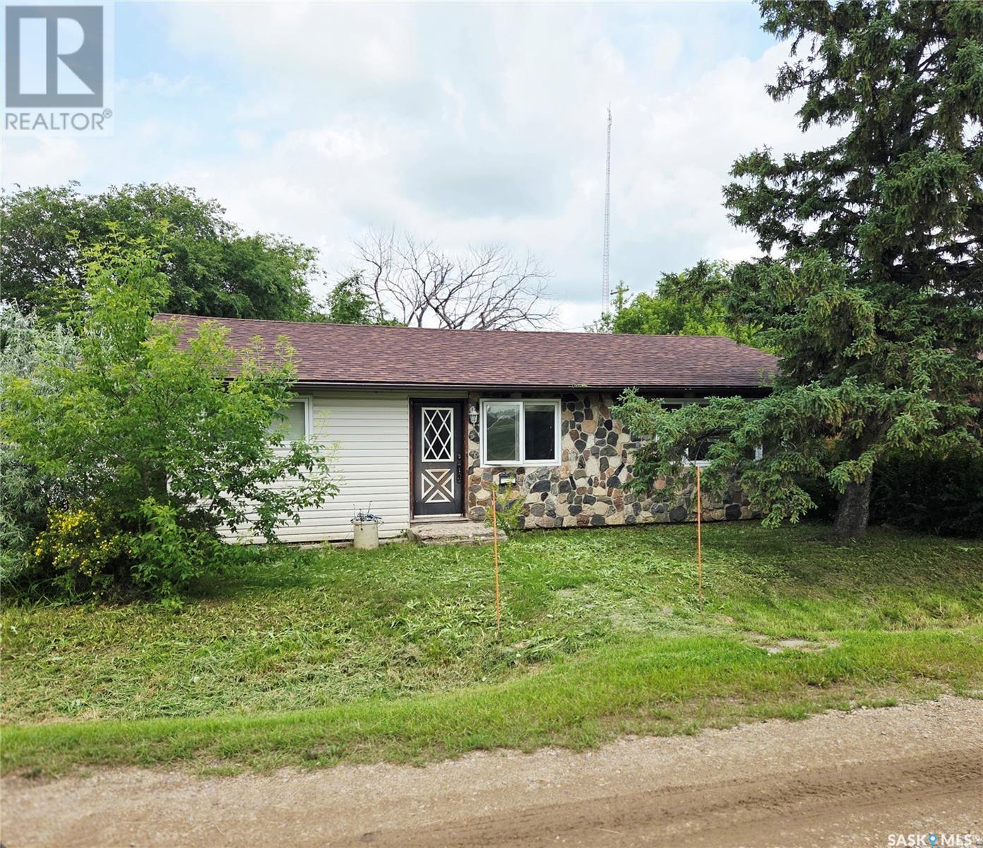 Property Photo: 105 Lillis Avenue SK S0G 3E0