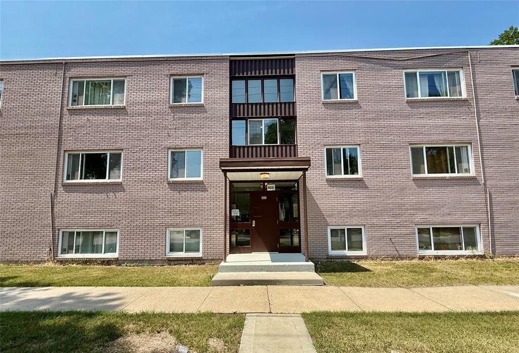Property Photo: 303 Leola Street MB R2C 1H4