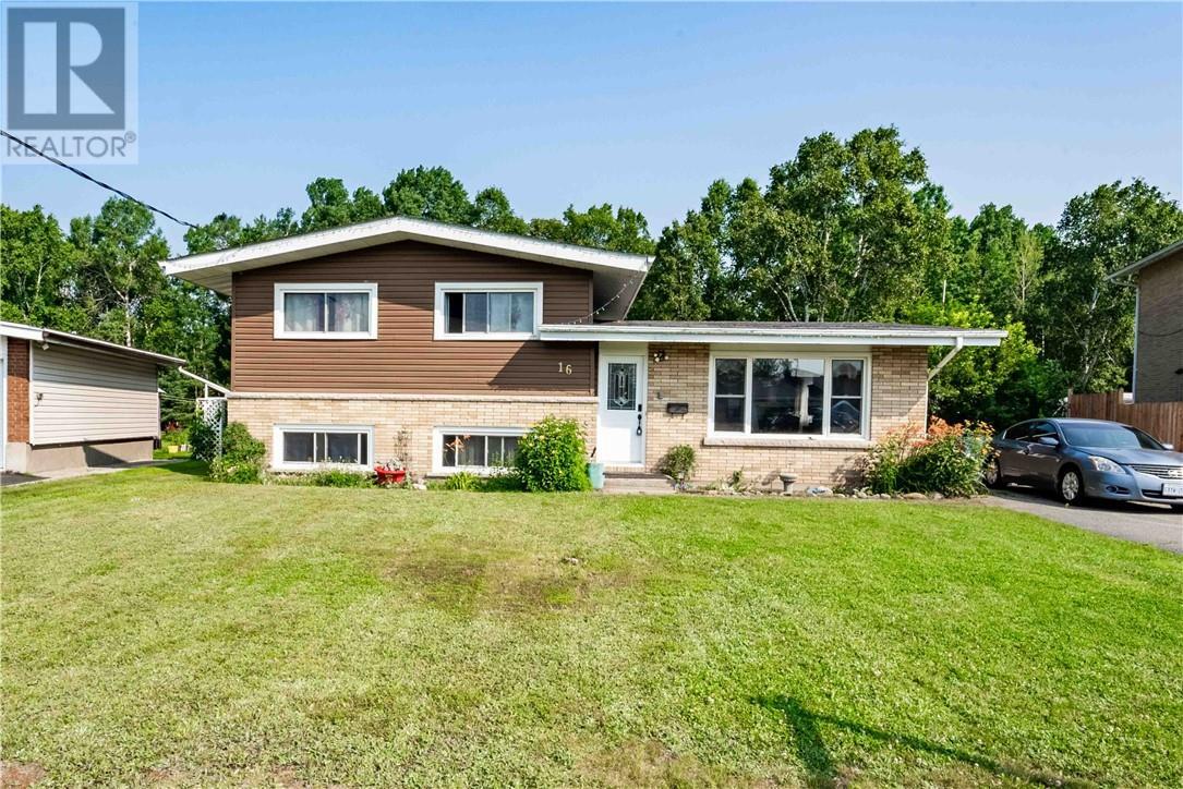 16 Lincoln Crescent  Capreol ON P0M 1H0 photo