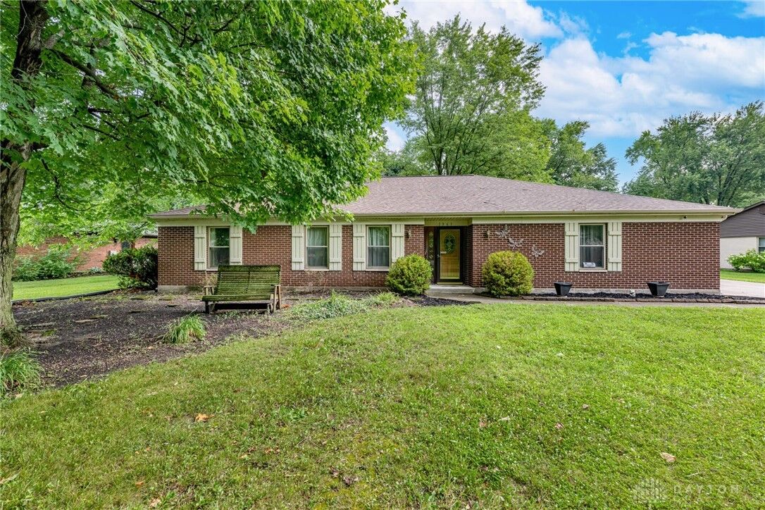 Property Photo: 1361 Penbrooke Trail OH 45459