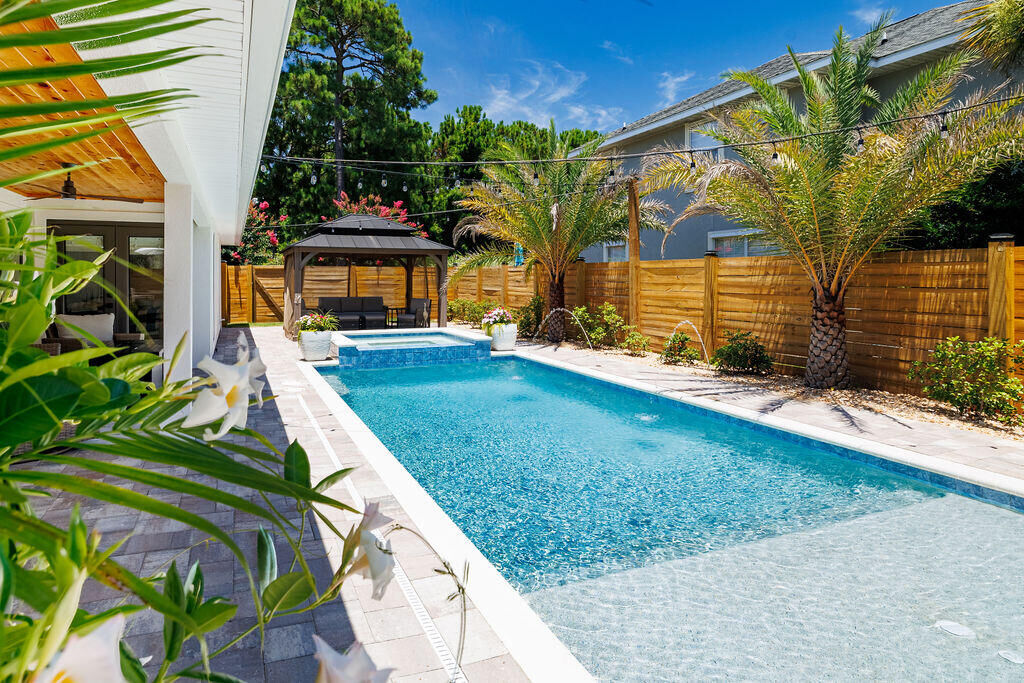 Property Photo: 225 Wekiva Cove FL 32541