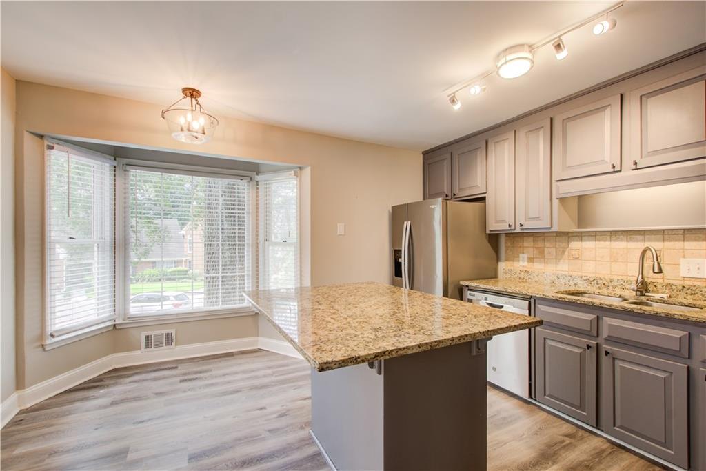 Property Photo:  3 S Riversong Lane  GA 30022 