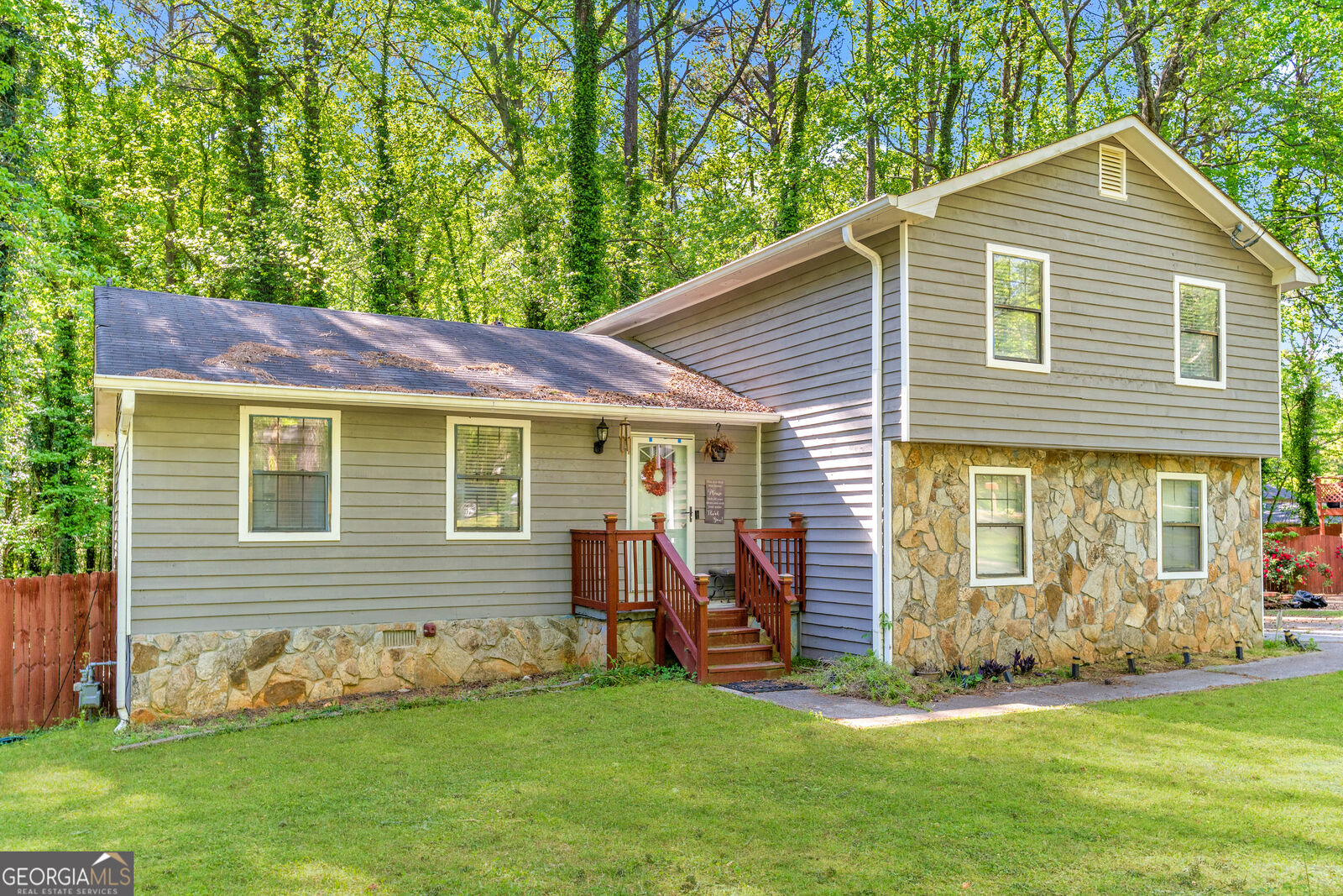 Property Photo:  484 Aberdeen Drive  GA 30083 
