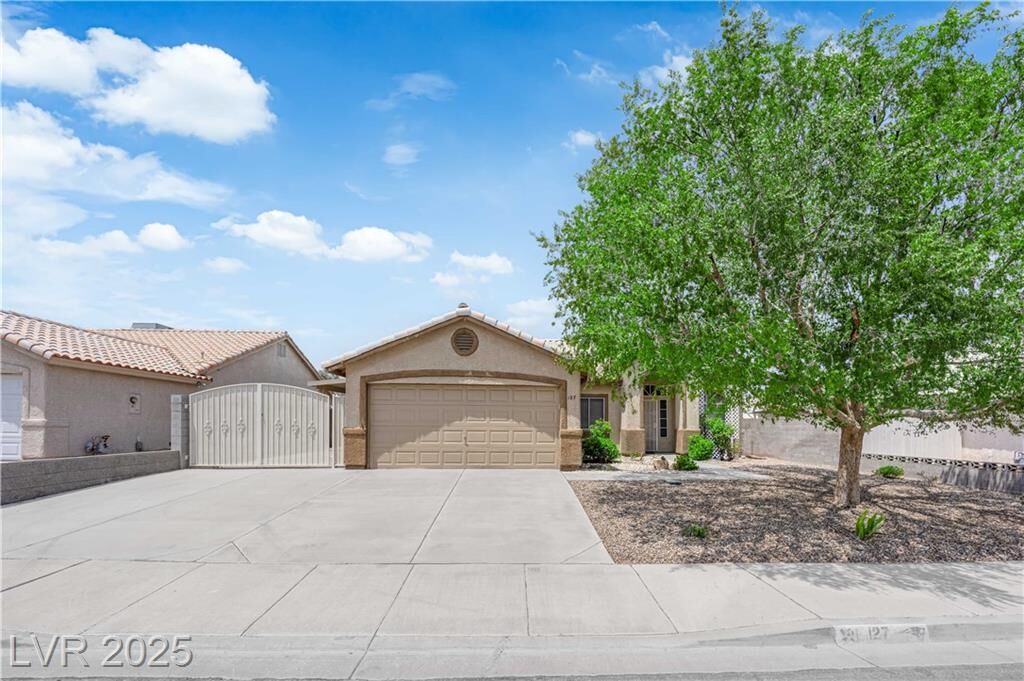 Property Photo:  127 Vista Del Lago Street  NV 89015 