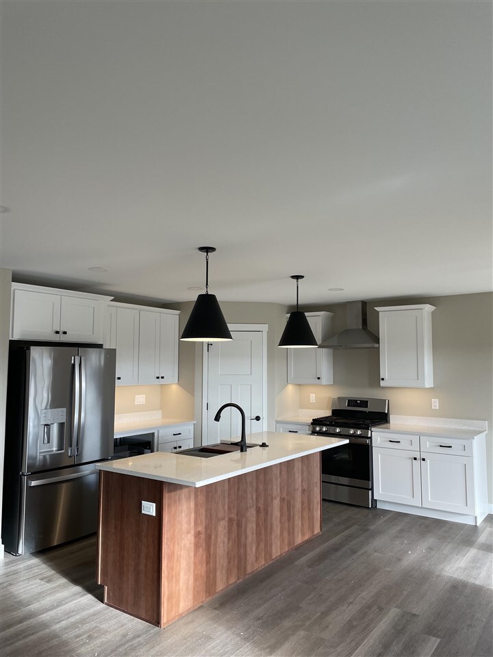 Property Photo: 150 Huntington Dr IA 52245