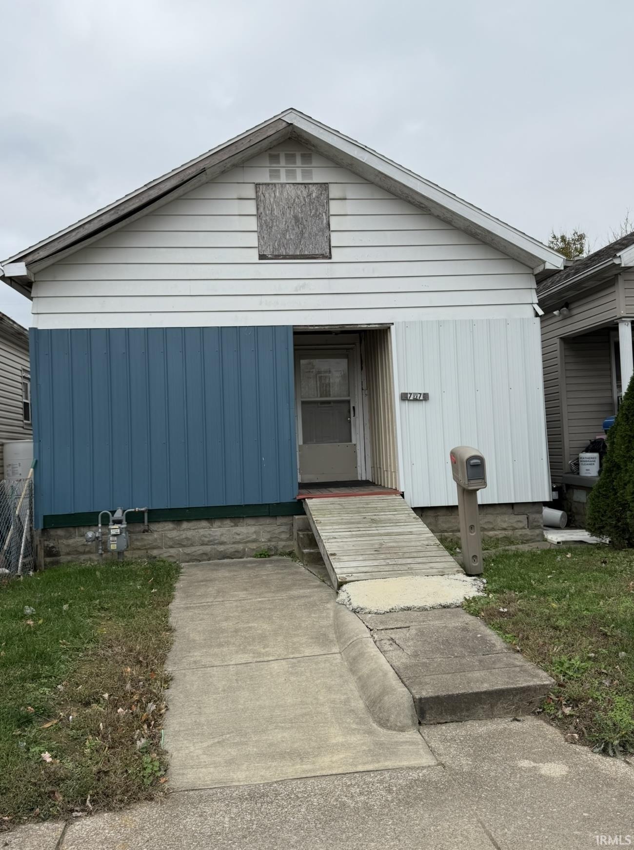 Property Photo: 707 E Missouri Street IN 47711