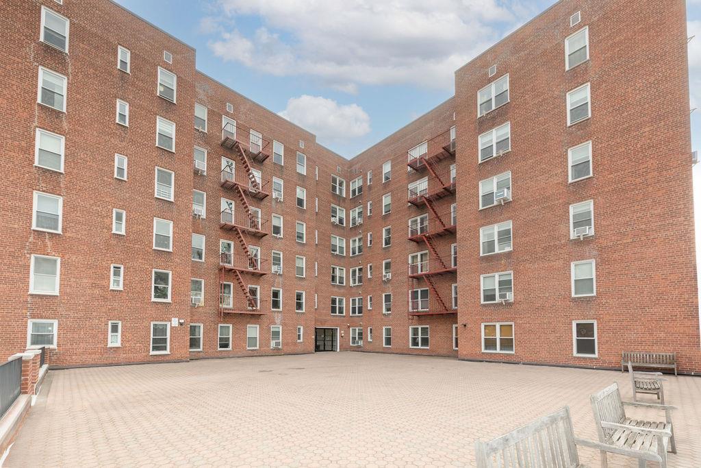 Property Photo: 1 Hawley Terrace 4J NY 10701
