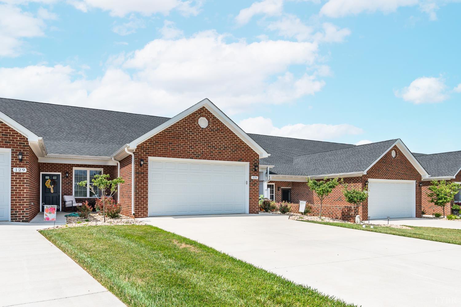 Property Photo: 131 Villa Oak Circle VA 24523